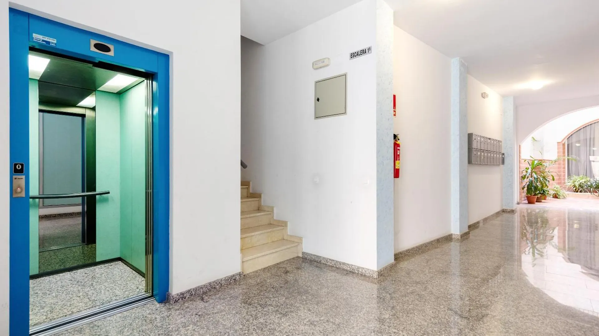 La Casa De La Muralla Malaga Apartment