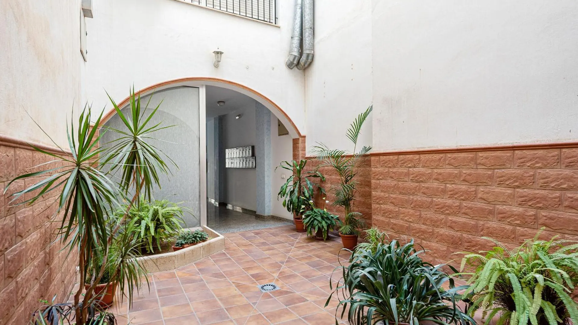 La Casa De La Muralla contacts